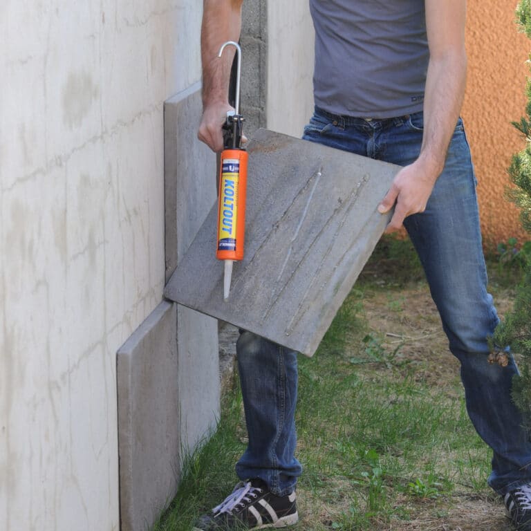 Recoller une dalle, du carrelage sur un mur extérieur ou une terrasse — free download