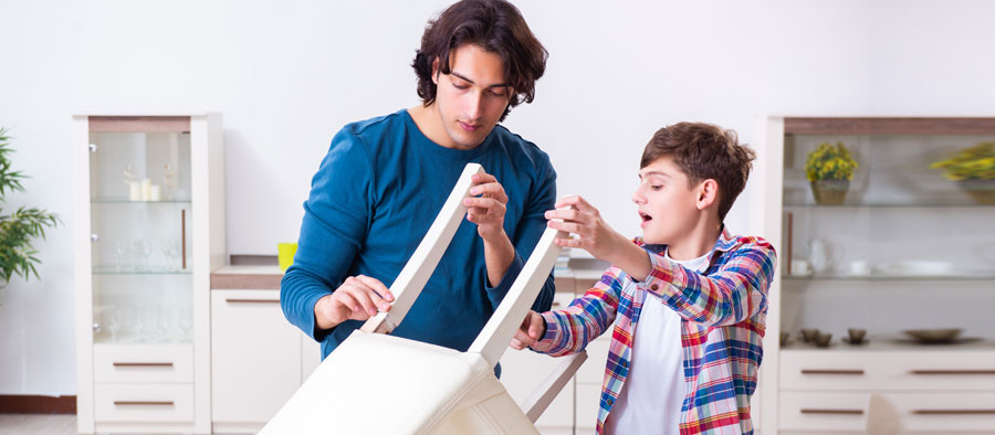 réparer une chaise avec de la colle cyanolit